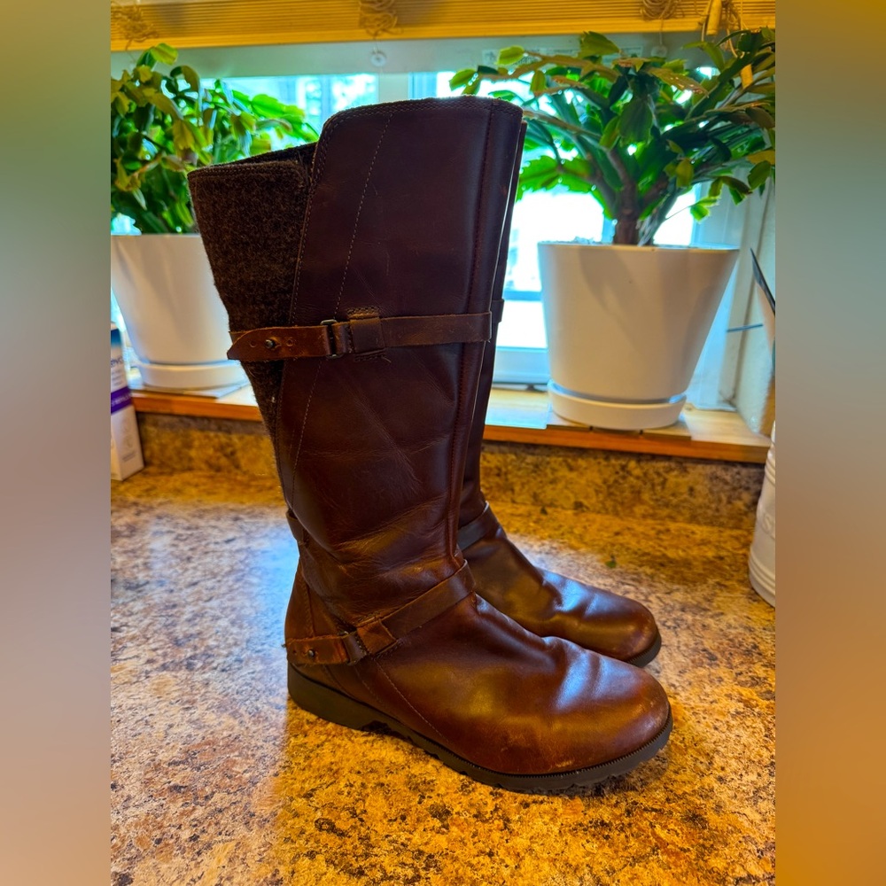Teva Tall De La Vina Waterproof Leather